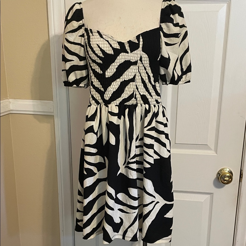 H&M Leaf Print Puff Sleeve Dress